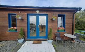 Ceaser'S Cabin Is A Cosy 1 Bedroom Cabin